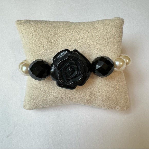 Anthropologie Jewelry - Vintage Anthropologie Black Rose Faux Pearl Stretch Statement Bracelet